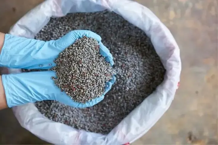 Jak i gdzie wyrzucać worki po zaprawie, aby zadbać o środowisko?