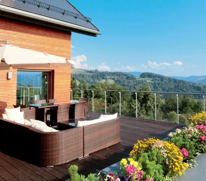 Jak stworzyć piękny taras na piętrze – poradnik dla każdego właściciela domu