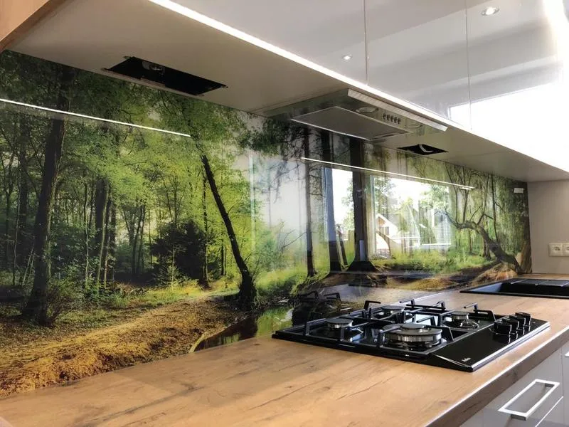 Przewodnik po montażu paneli szklanych w kuchni – krok po kroku do nowoczesnego wnętrza