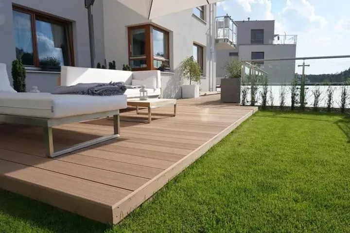 Tanie sposoby na wyłożenie tarasu – stwórz piękną przestrzeń bez dużych wydatków