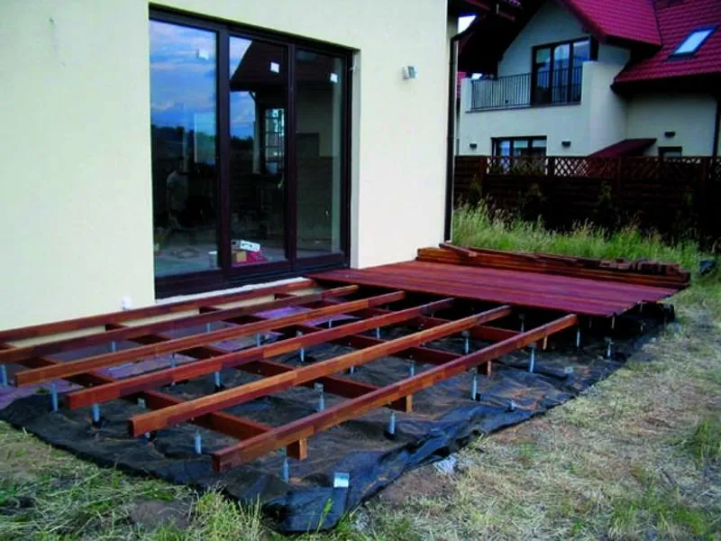 Budowa tarasu drewnianego